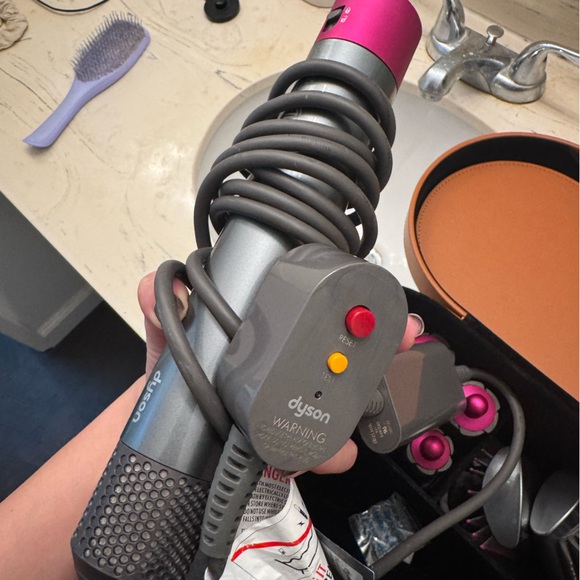 Dyson Airwrap in Nickel/Fuchsia - Picture 6 of 14